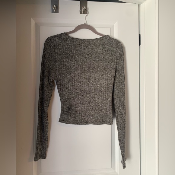 Crop long sleeve wrap top - Picture 4 of 4